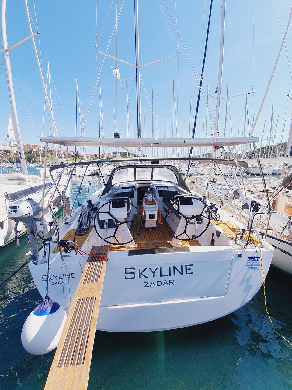 Sailing yacht 