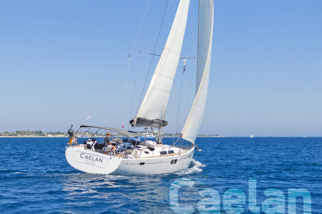 Sailing yacht 