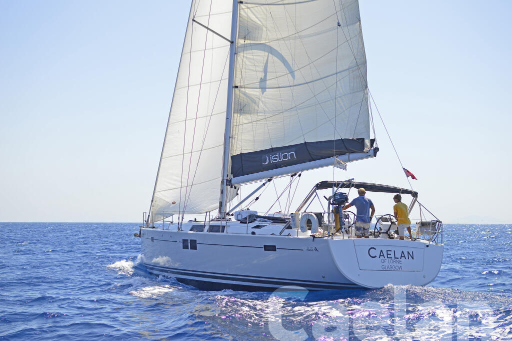 Sailing yacht 