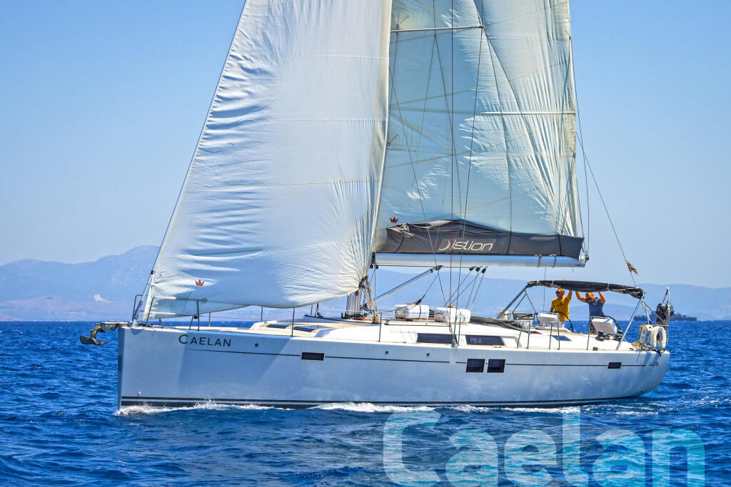 Sailing yacht 