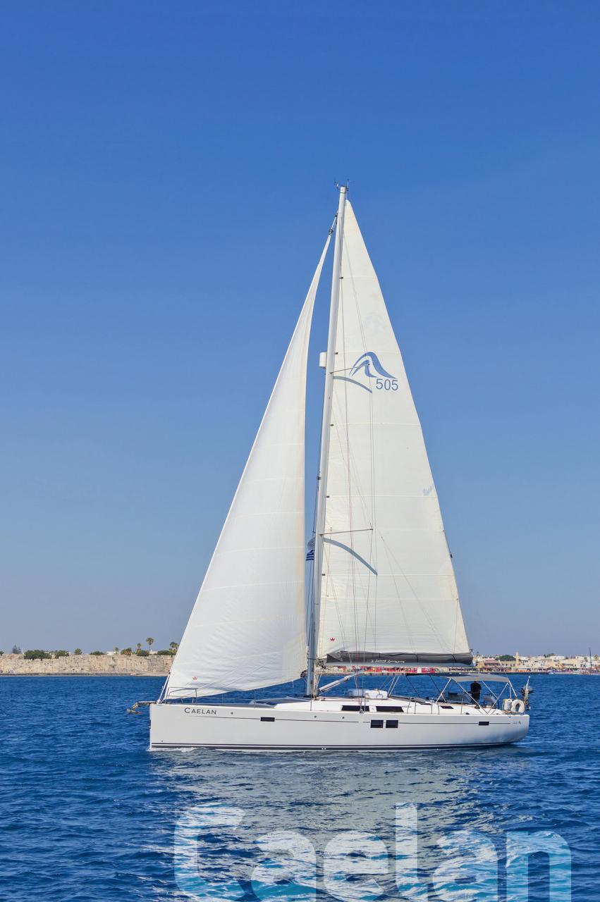 Sailing yacht 