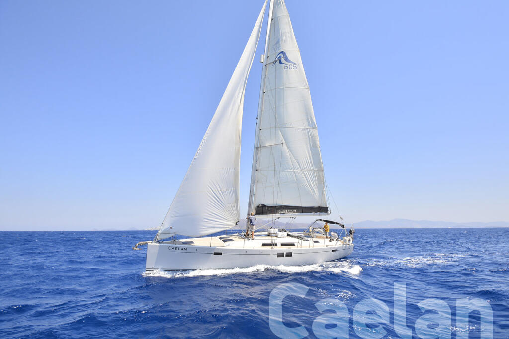 Sailing yacht 