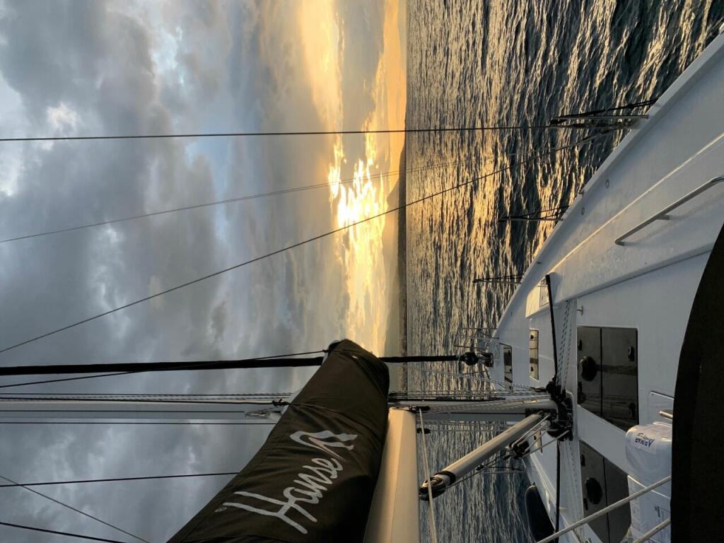 Sailing yacht 