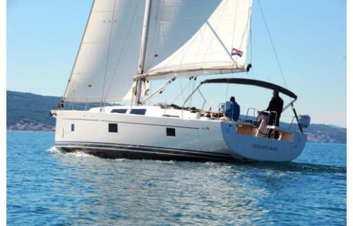 Sailing yacht 
