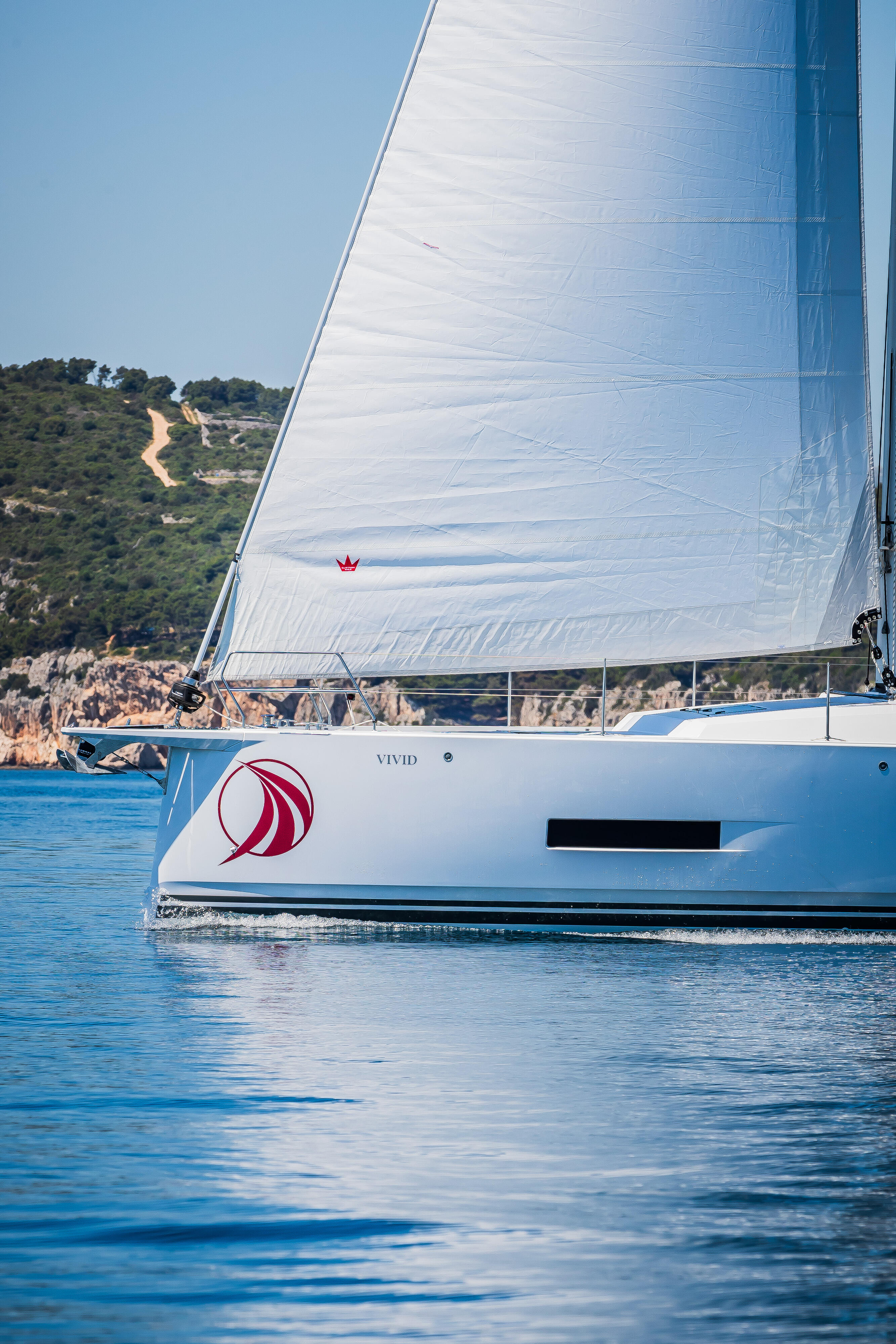 Sailing yacht 