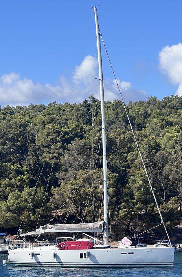 Sailing yacht 