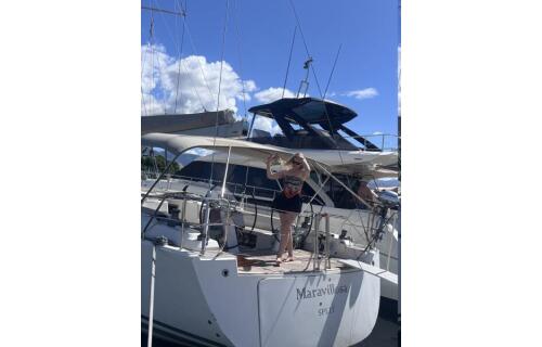 Sailing yacht 