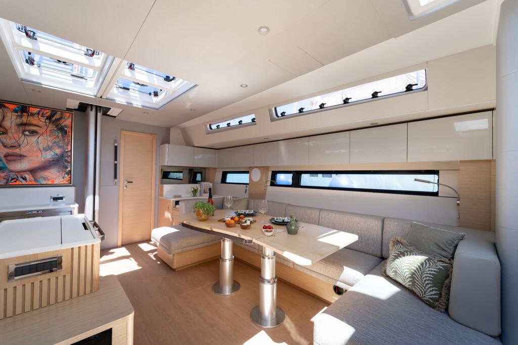 Sailing yacht 