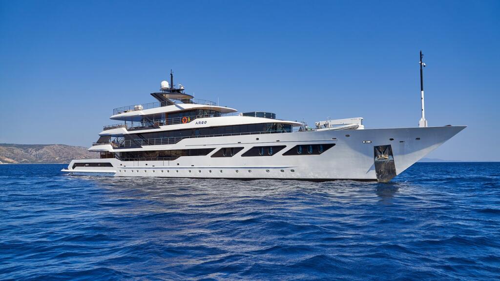 Luxury motor yacht 