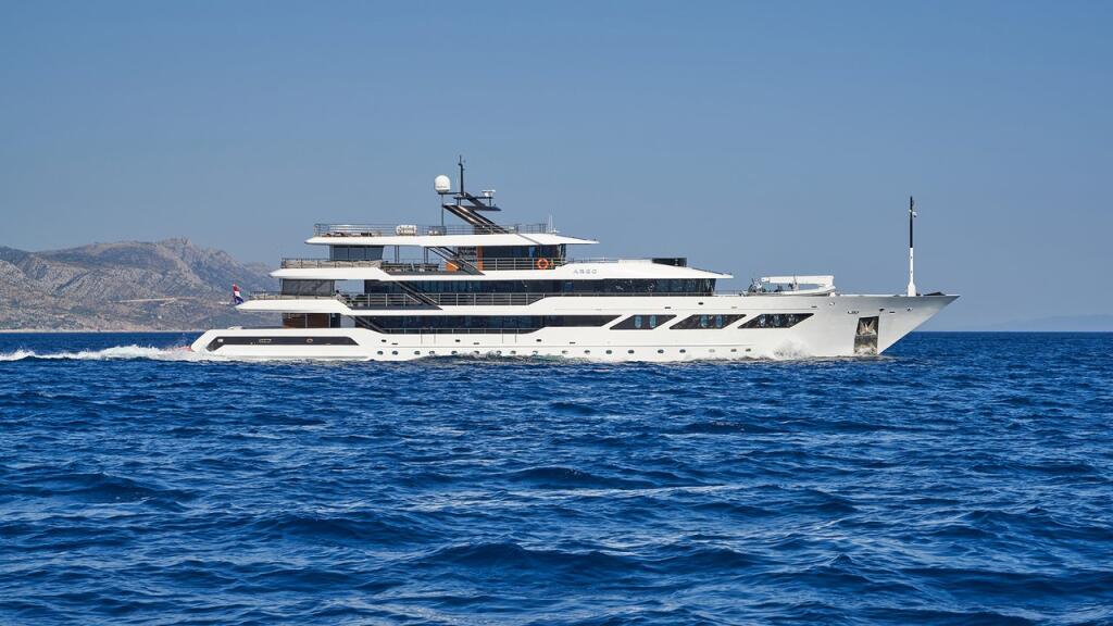 Luxury motor yacht 