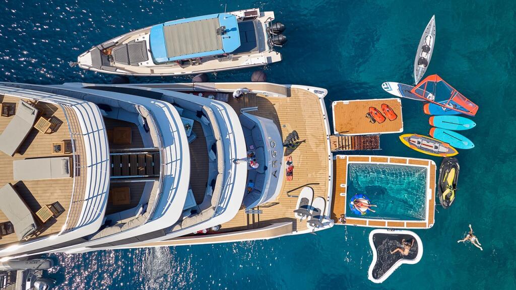 Luxury motor yacht 
