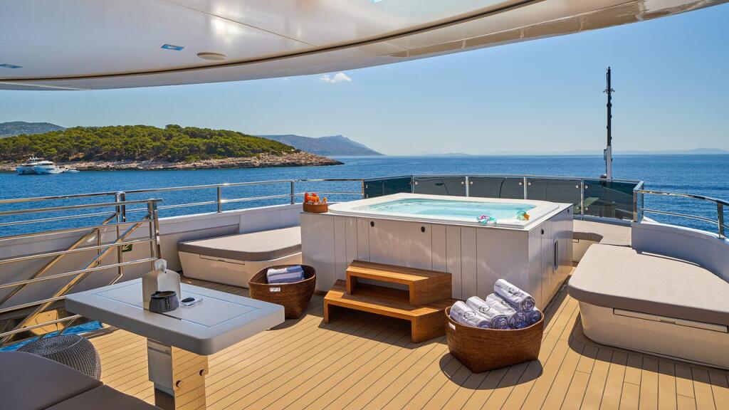Luxury motor yacht 