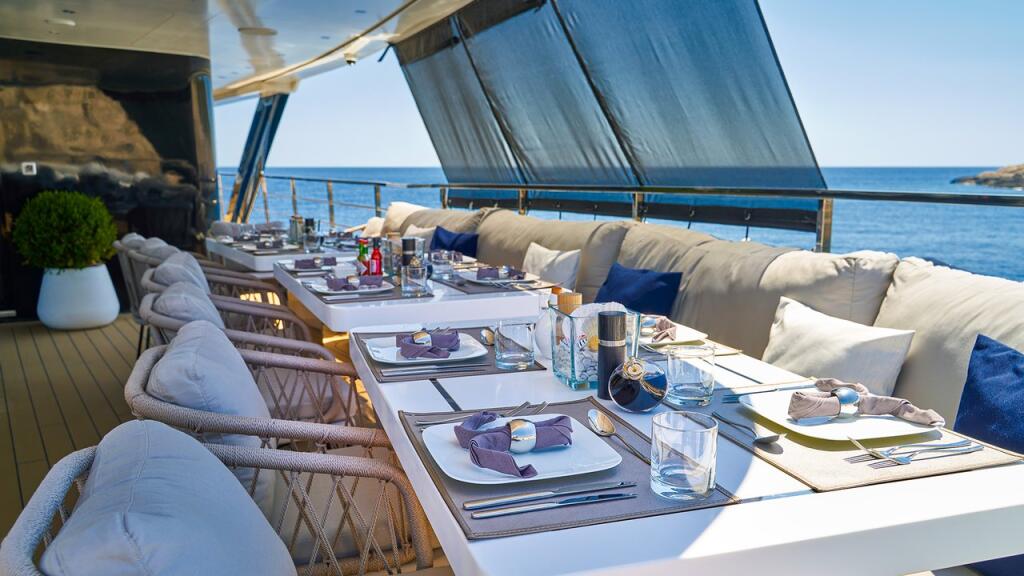 Luxury motor yacht 