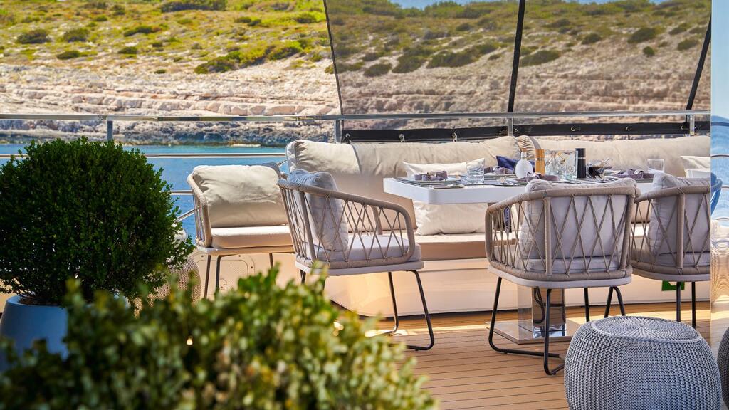 Luxury motor yacht 