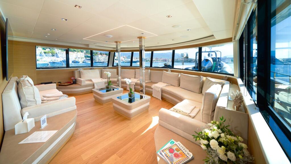 Luxury motor yacht 