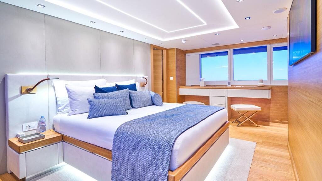 Luxury motor yacht 
