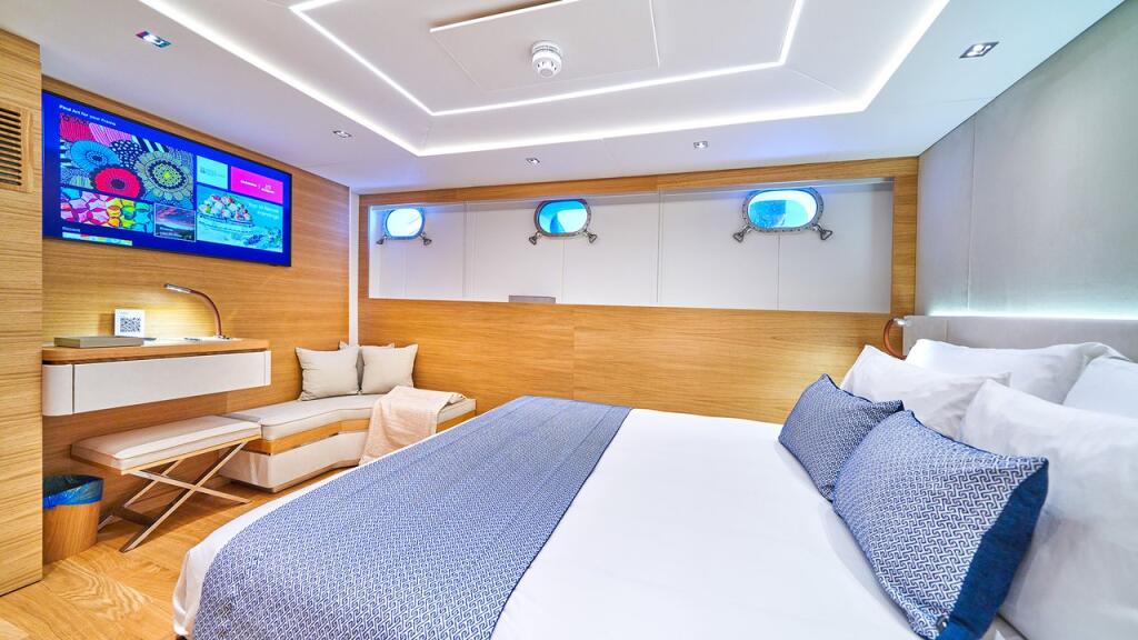 Luxury motor yacht 