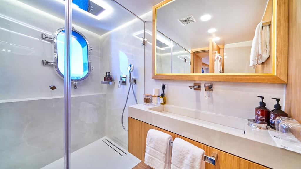 Luxury motor yacht 
