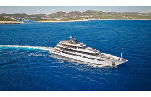 Luxury motor yacht 