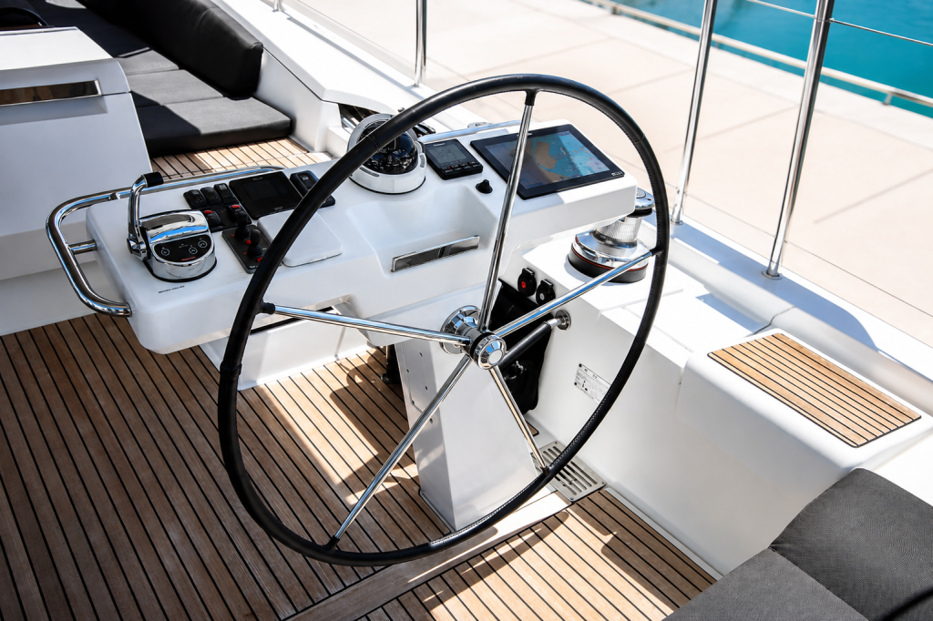 Sailing yacht 
