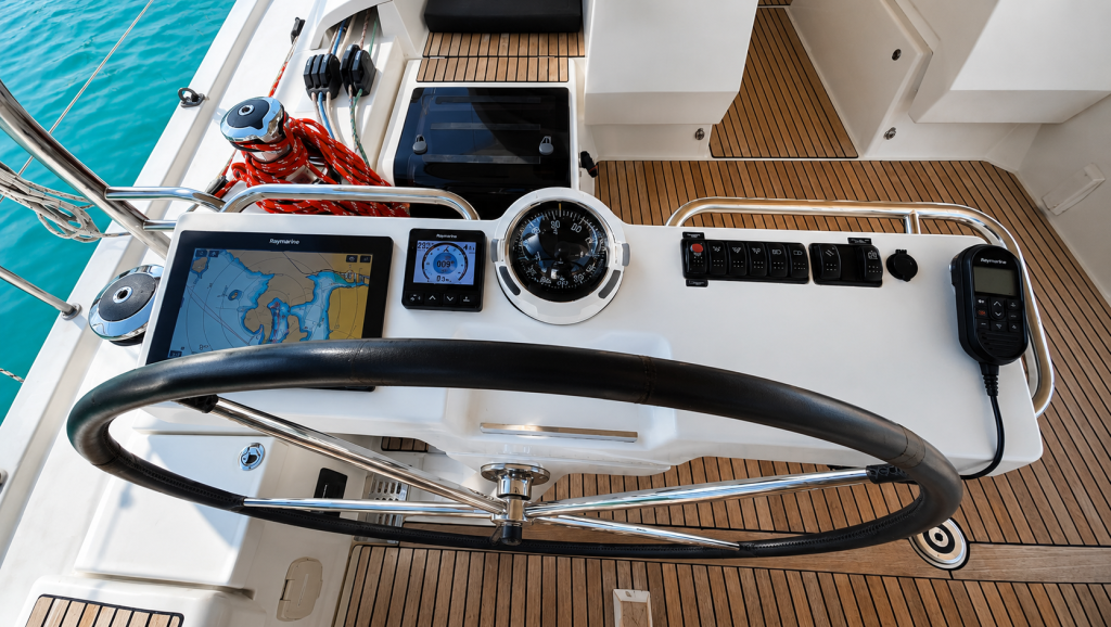Sailing yacht 