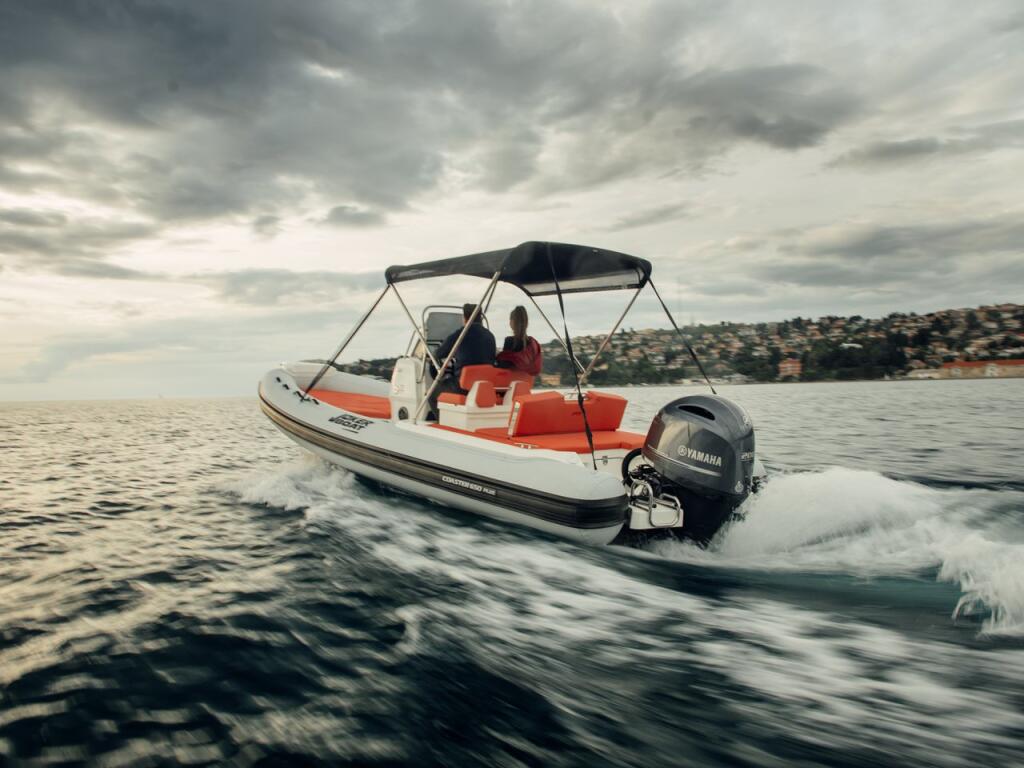 Rubber boat (R.I.B.) 