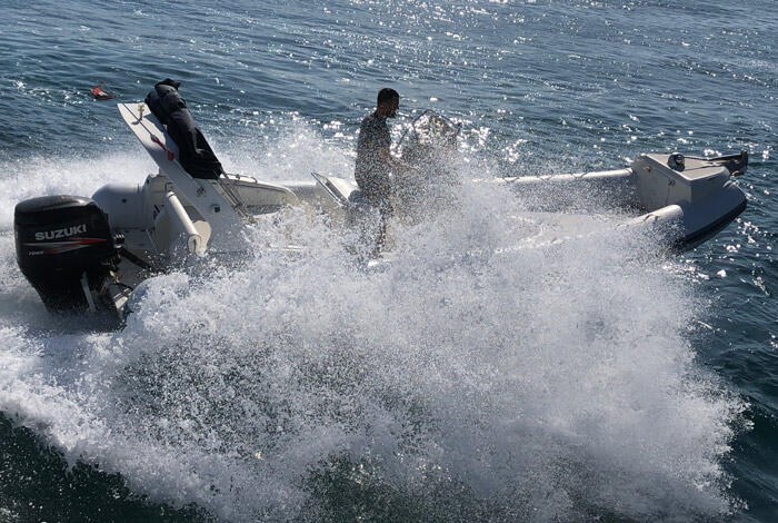 Rubber boat (R.I.B.) 