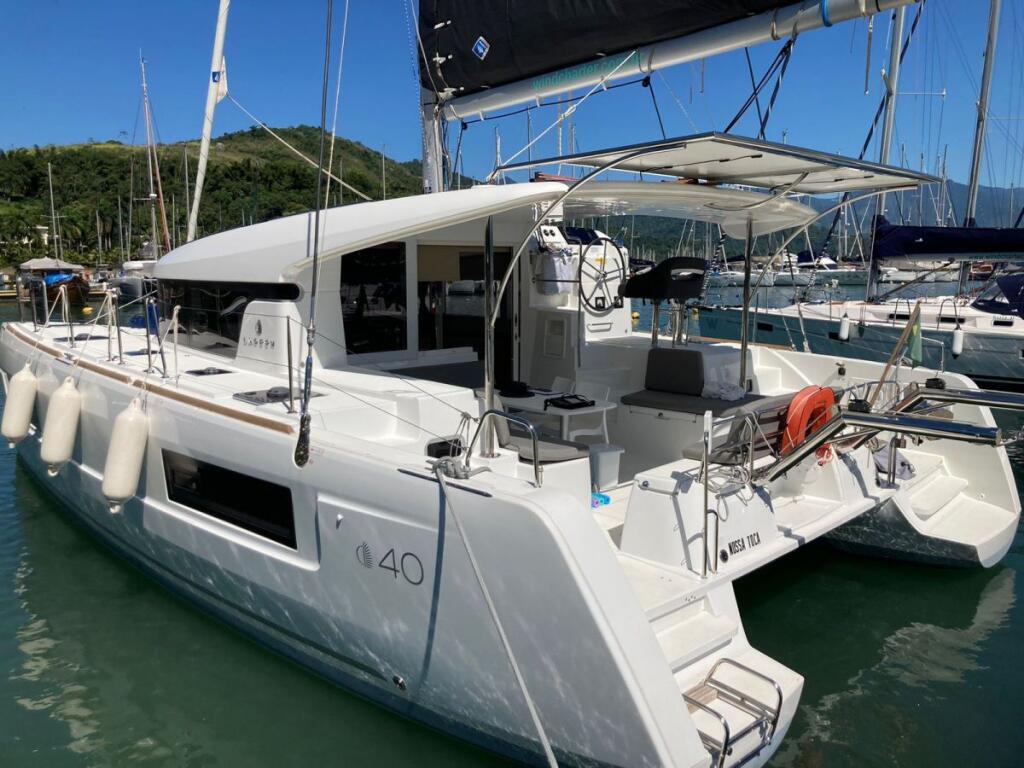 Catamaran 
