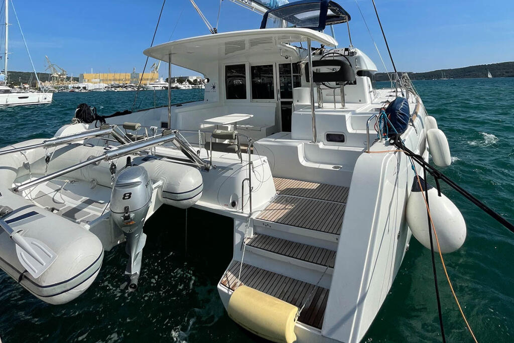 Catamaran 