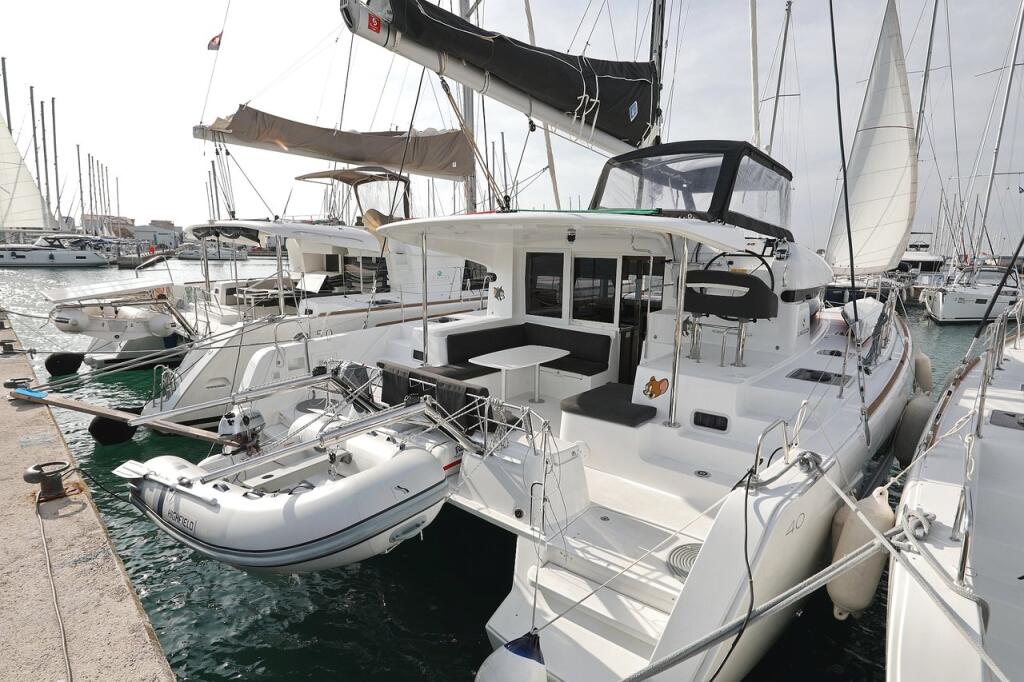 Catamaran 