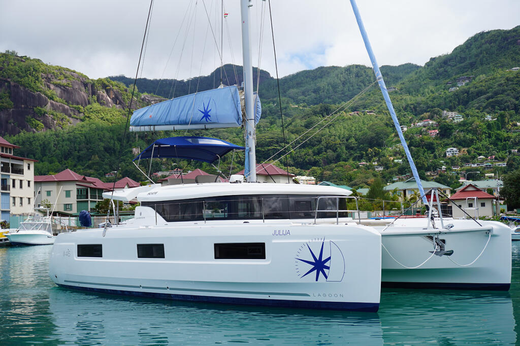 Catamaran 