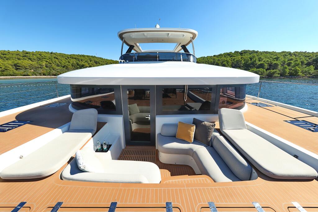 Power catamaran 