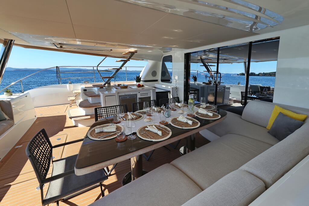 Power catamaran 