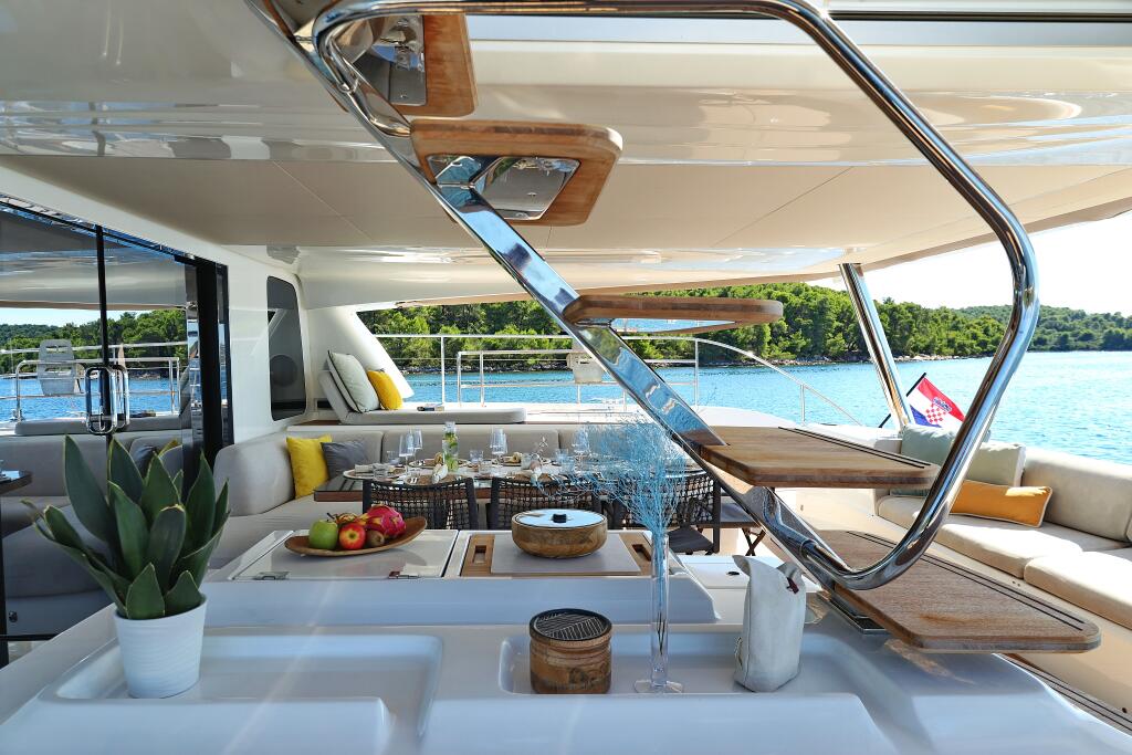 Power catamaran 