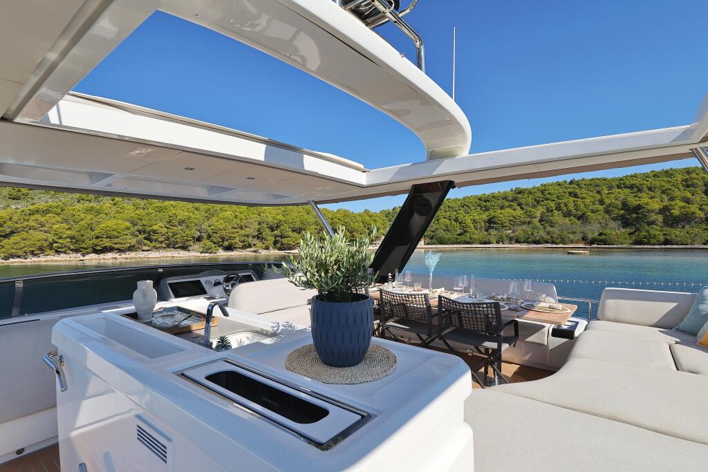Power catamaran 