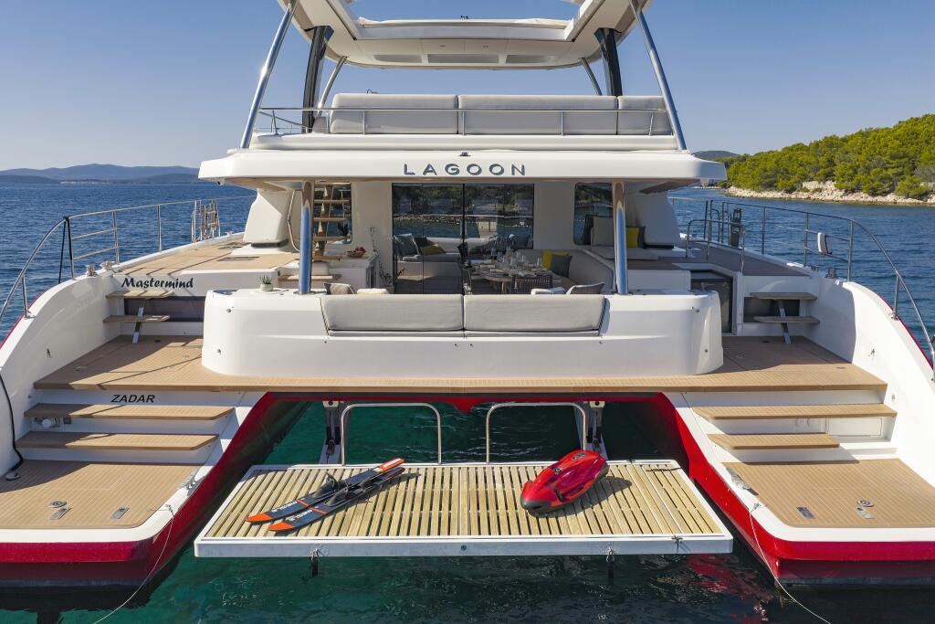 Power catamaran 