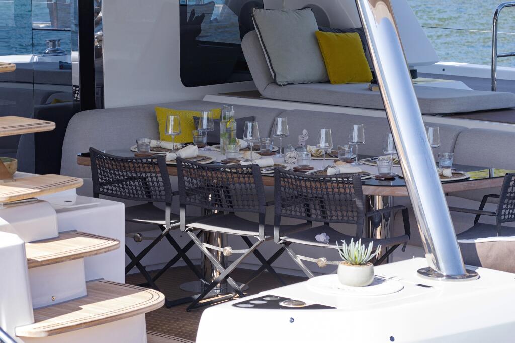 Power catamaran 