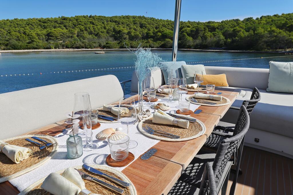 Power catamaran 