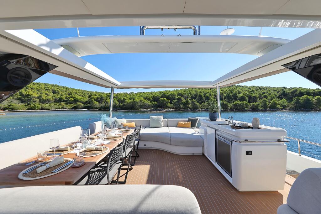 Power catamaran 
