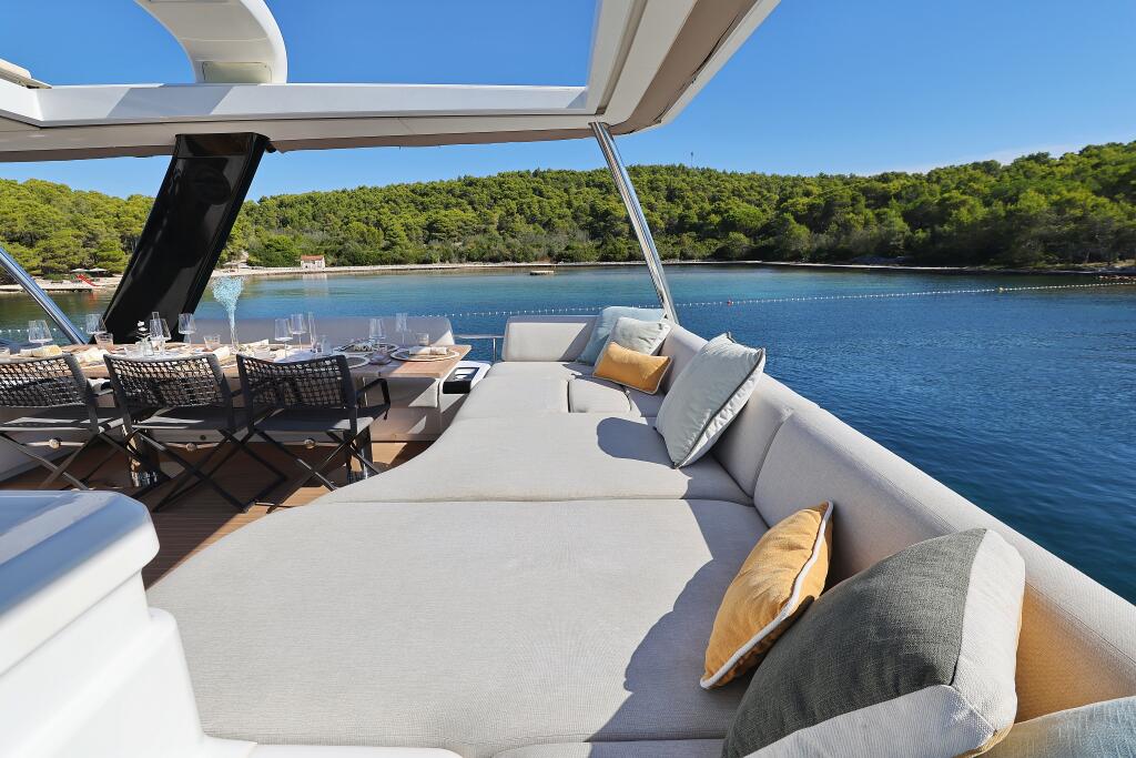 Power catamaran 