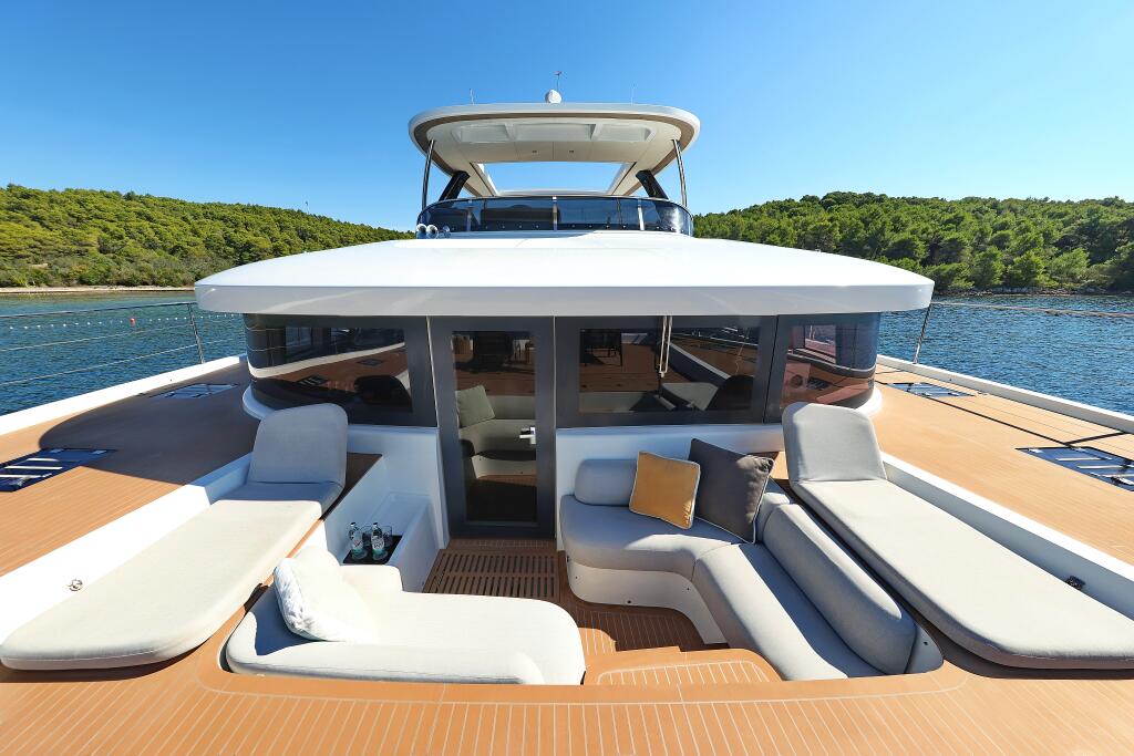 Power catamaran 