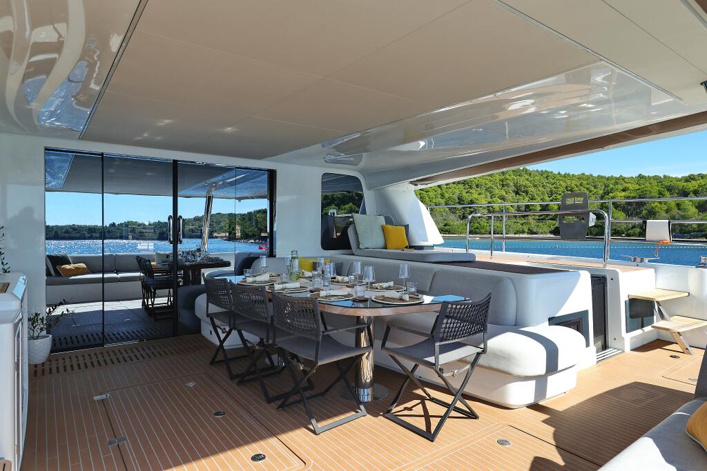 Power catamaran 