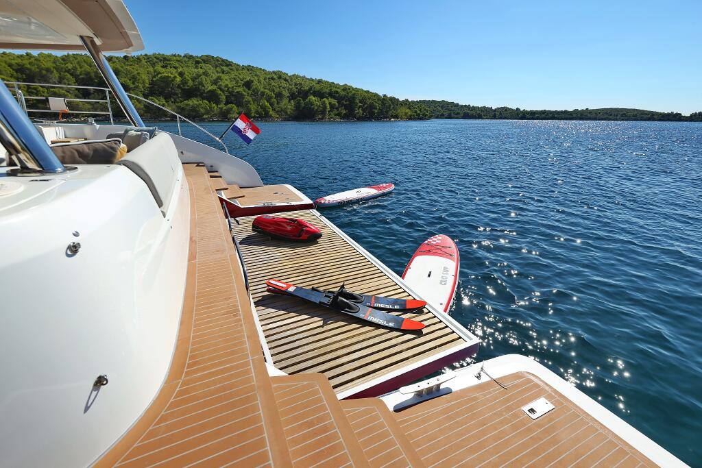 Power catamaran 