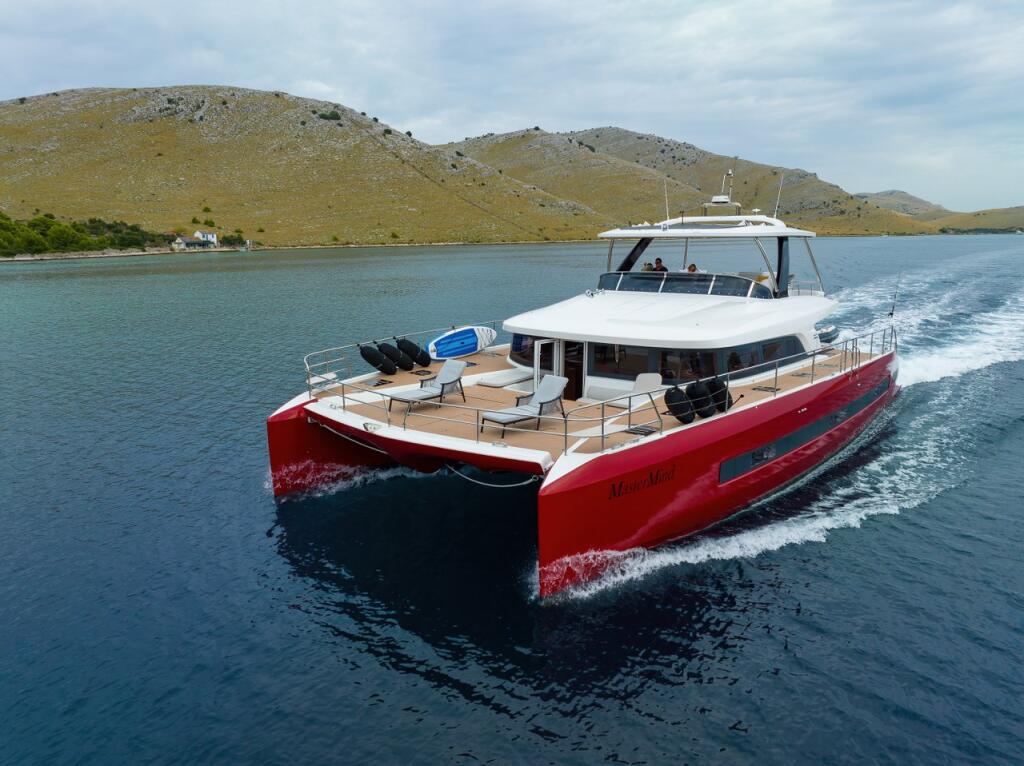 Power catamaran 
