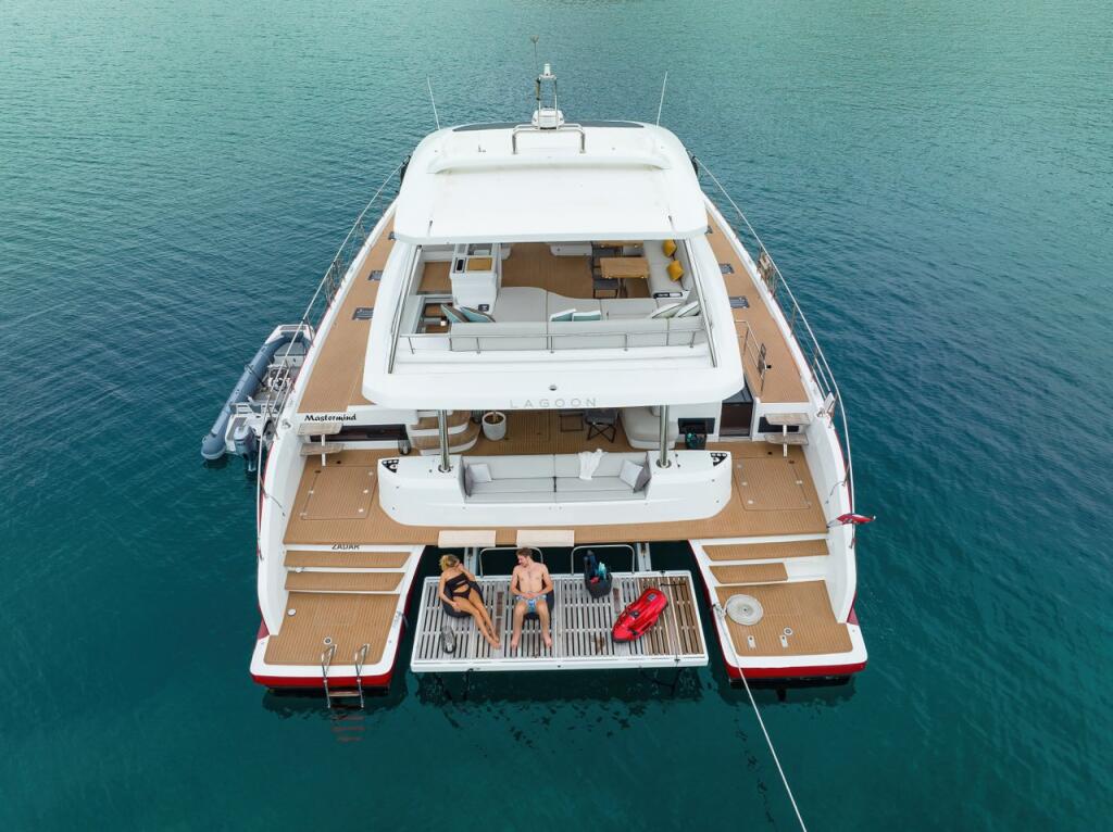 Power catamaran 