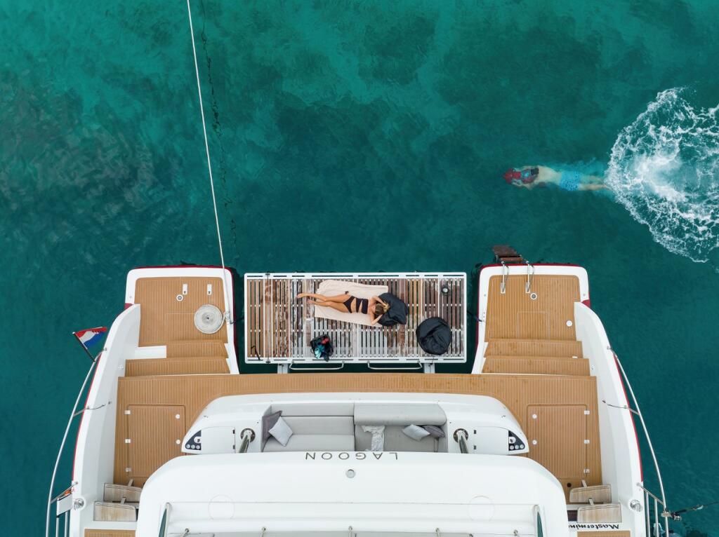 Power catamaran 