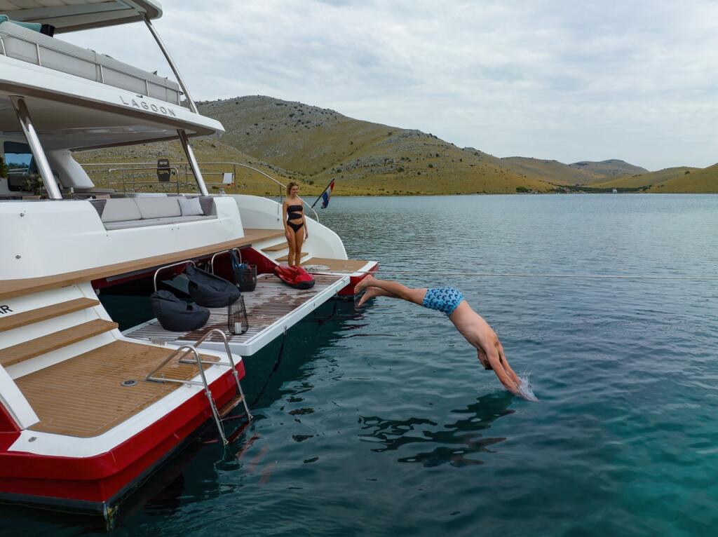 Power catamaran 