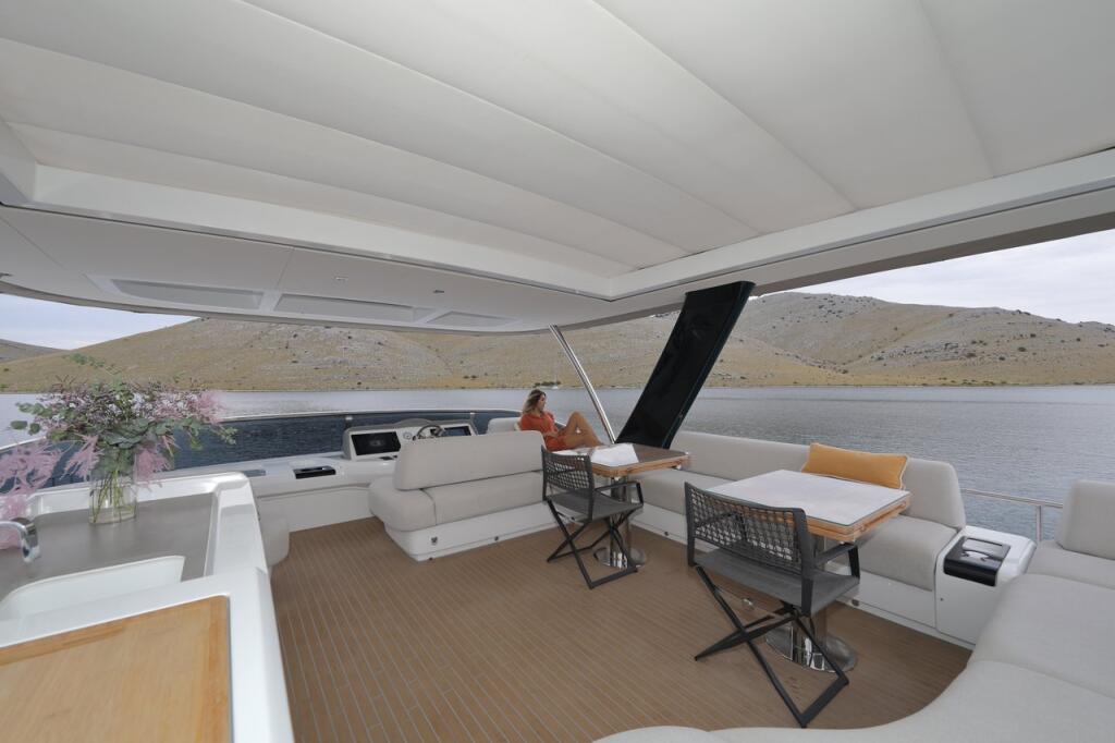 Power catamaran 