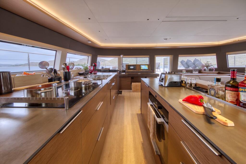 Power catamaran 