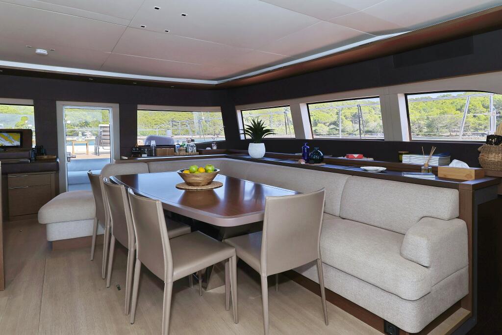 Power catamaran 